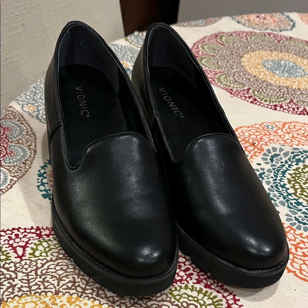 Vionic Willa Wedge Women’s Black Slip On size 8.5